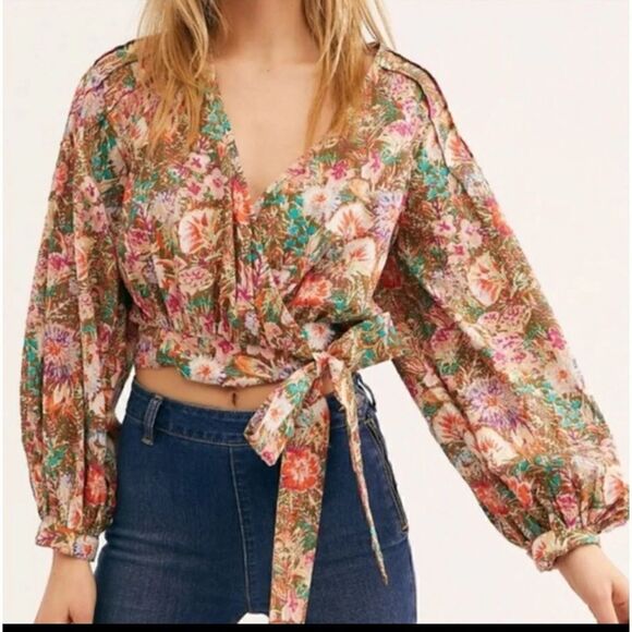 Free People  Party Playlist Wrap Blouse Cropped Long Sleeve Blouse Floral Sz M - Picture 2 of 6